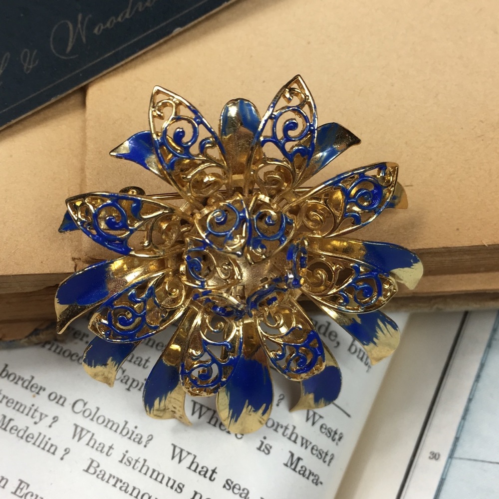 Vintage Gold Tone Filigree & Blue Enamel Set - Picture 4 of 8